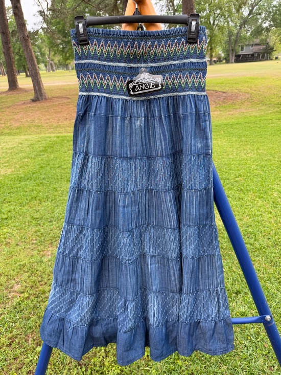Angie NWT Strapless Denim Maxi Dress Skirt Convertible Smocked Boho Y2K Size S - Picture 4 of 7